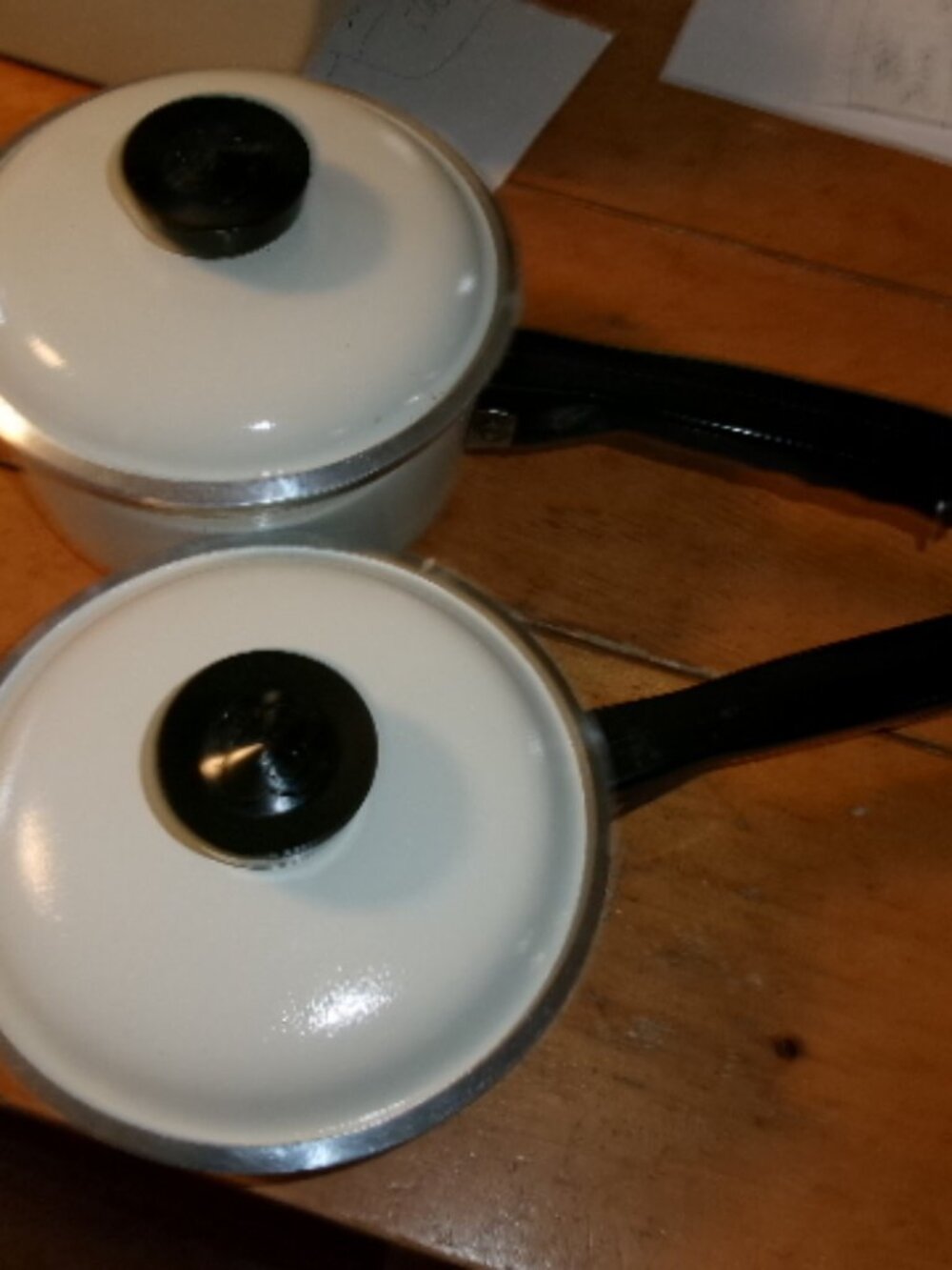 vtg excellent set of Club aluminum 4 pc saucepan set 1.5 qt and 1 qt tan almond